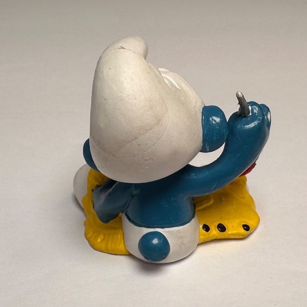 Vintage Sewing Smurf Figurine 1981 Schleich Peyo Portugal Smurfs Tailor - Picture 6 of 8